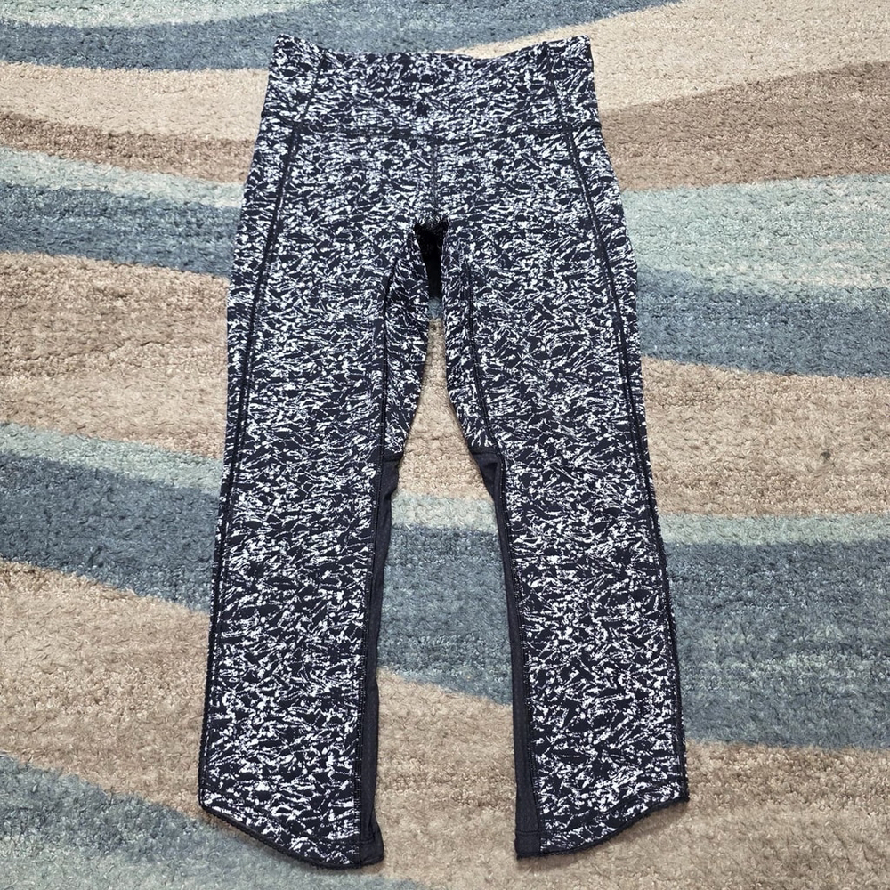 Lululemon Black & White Abstract Print Cropped Leggings Women’s 6